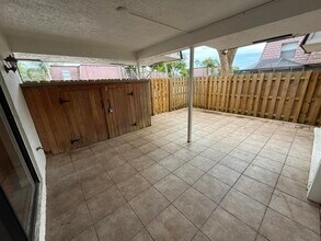 7585 Courtyard Run W in Boca Raton, FL - Building Photo - Building Photo