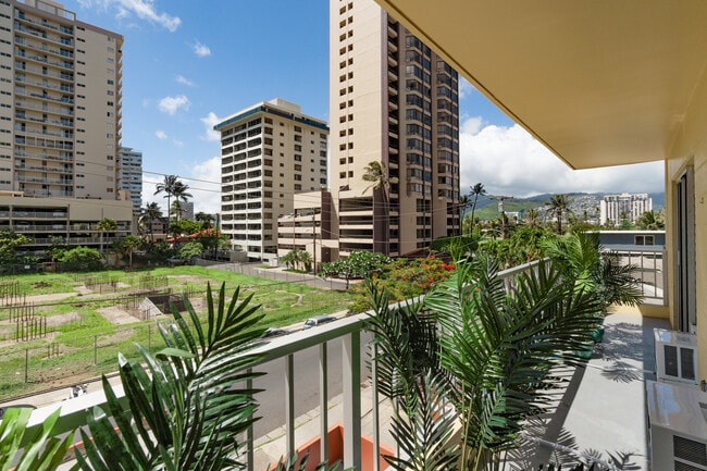 303 Liliuokalani Ave, Unit #301 King Kalani in Honolulu, HI - Foto de edificio - Building Photo