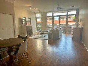 324 N Jefferson St in Chicago, IL - Building Photo - Building Photo