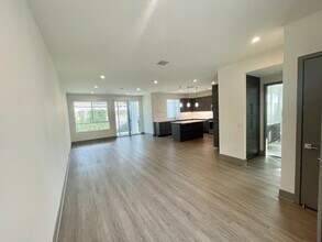 6548-6550 W 86th Pl, Unit 6548 in Los Angeles, CA - Foto de edificio - Building Photo