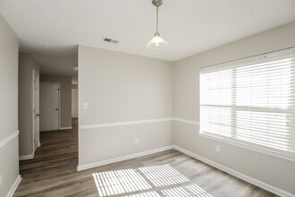 3383 Waldrop Hills Ct in Decatur, GA - Foto de edificio - Building Photo