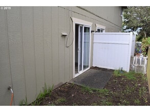 931 Salmon Ave in Coos Bay, OR - Building Photo - Building Photo