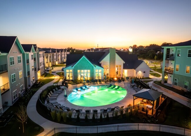 The Edison at Blue Springs in Blue Springs, MO - Foto de edificio - Building Photo