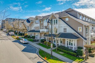 618 Langside Av in Coquitlam, BC - Building Photo
