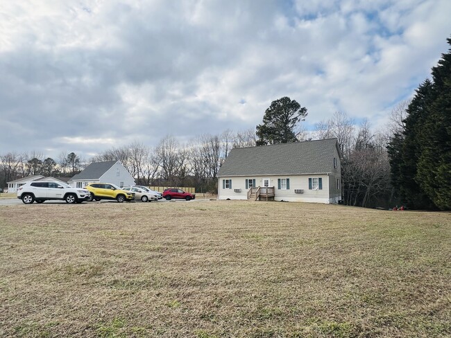 16043 Richmond rd in Callao, VA - Building Photo - Building Photo