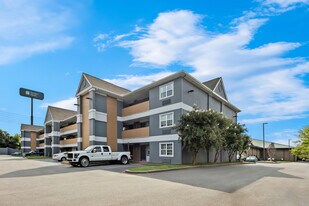 214 Langley Pl, Unit Mainstay Suites in Knoxville, TN - Building Photo