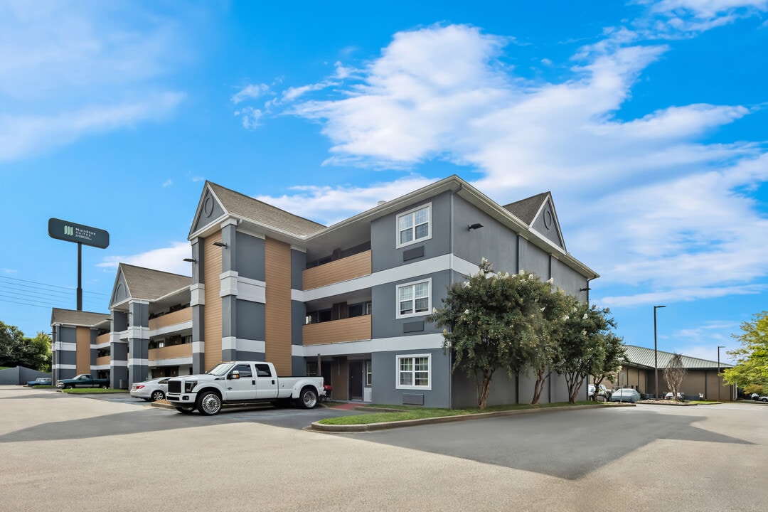 214 Langley Pl, Unit Mainstay Suites in Knoxville, TN - Building Photo