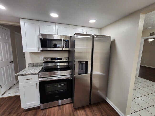 17531 Brandywine Dr in Lutz, FL - Building Photo - Building Photo