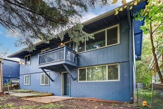 3004 Doris St in Anchorage, AK - Building Photo - Building Photo