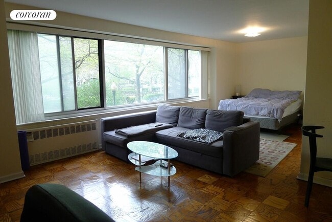 400 Central Prk W in New York, NY - Building Photo - Building Photo