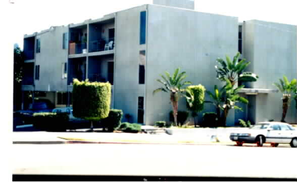 215 W Grape St in San Diego, CA - Building Photo - Building Photo