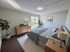 5756F Village Green Dr in Alexandria, VA - Building Photo - Building Photo