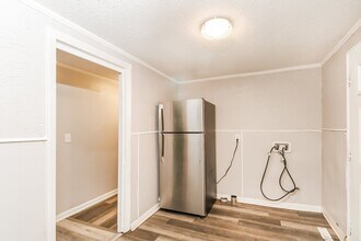 324 Adams Ave in Batesburg-leesville, SC - Foto de edificio - Building Photo