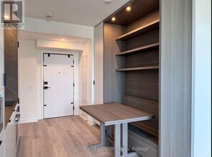 55 Charles St E in Toronto, ON - Building Photo - Building Photo