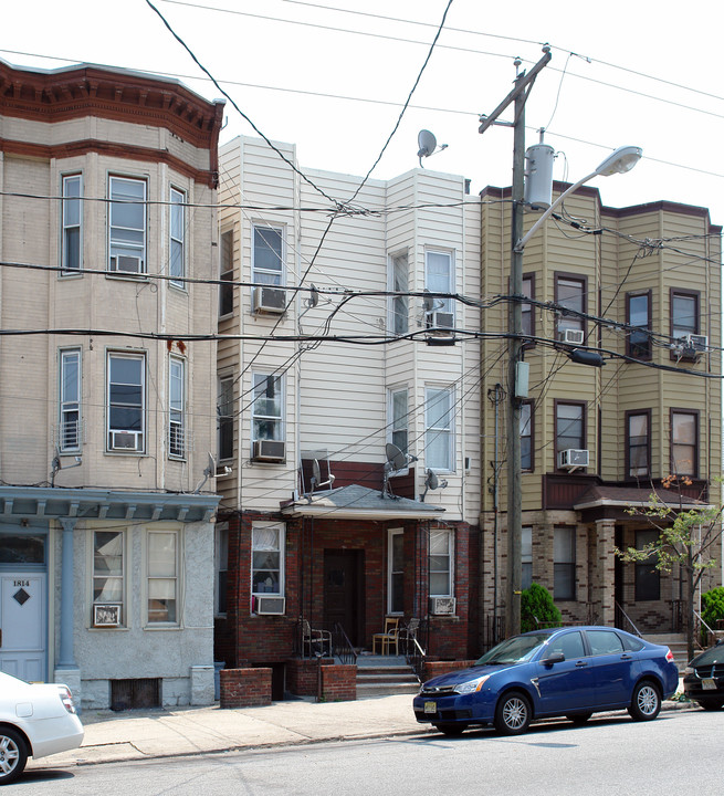 1812 Palisade Ave in Union City, NJ - Foto de edificio