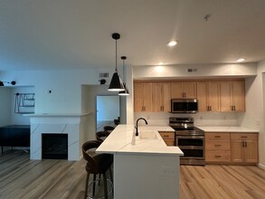 10279 NW Wilshire Ln in Portland, OR - Foto de edificio - Building Photo
