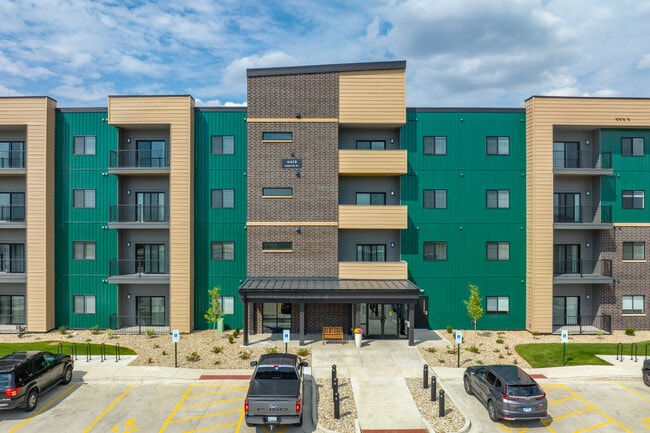 The Landing at Legends Brand New Luxury in Champaign, IL - Foto de edificio - Building Photo