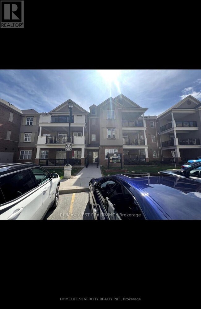 269-269 Georgian Dr in Oakville, ON - Building Photo - Building Photo