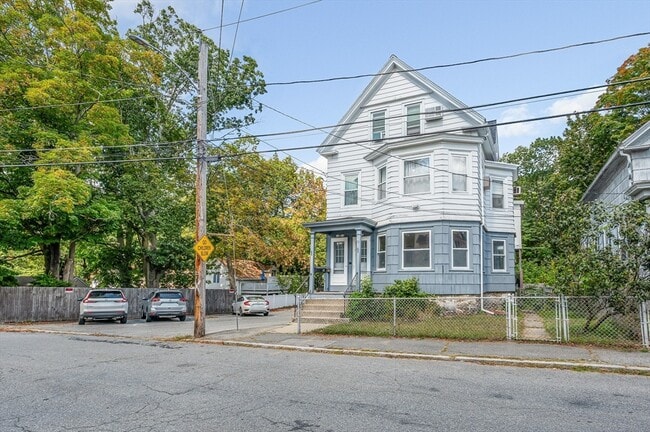 20 Epping St in Lowell, MA - Building Photo - Building Photo