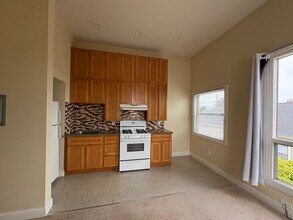 2310 Pacific Ave, Unit D in Alameda, CA - Foto de edificio - Building Photo