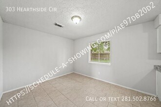 303 Hearthside Cir in League City, TX - Building Photo - Building Photo