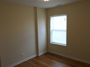 4750 N Sacramento Ave, Unit 2E in Chicago, IL - Building Photo - Building Photo