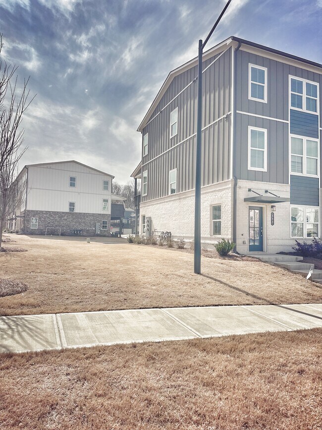601 Tiller Way in Acworth, GA - Foto de edificio - Building Photo