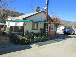 736 5th St in Fillmore, CA - Foto de edificio - Building Photo