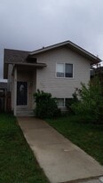 4737 Brentwood Dr in Blackfalds, AB - Building Photo