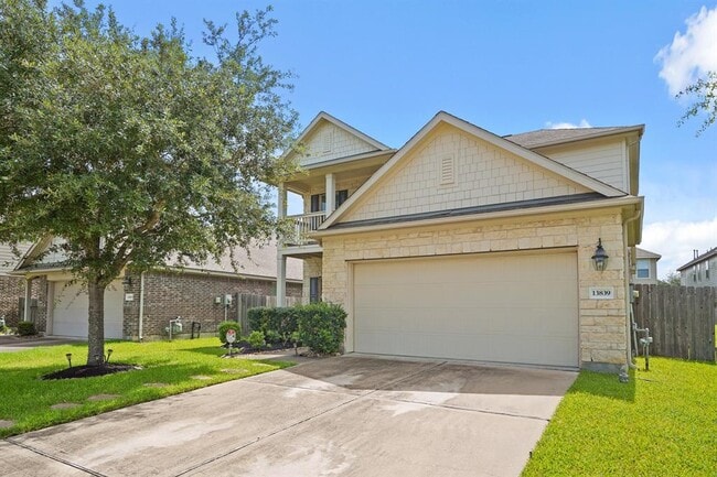 property at 13839 Rosemere Ln