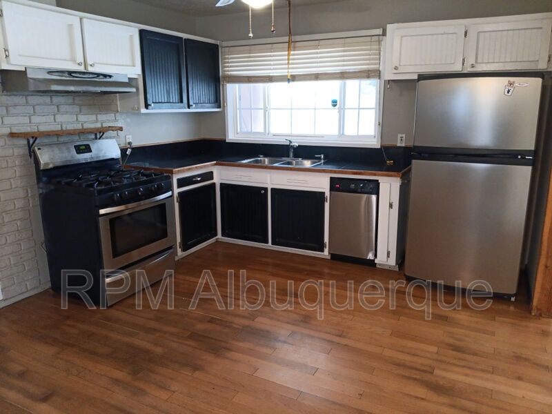 7901 Hannett Ave NE in Albuquerque, NM - Building Photo