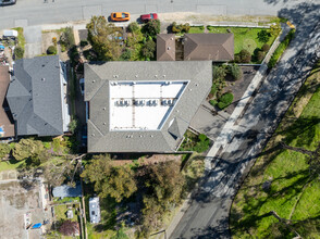 195 Avenue Cabrillo in El Granada, CA - Foto de edificio - Building Photo