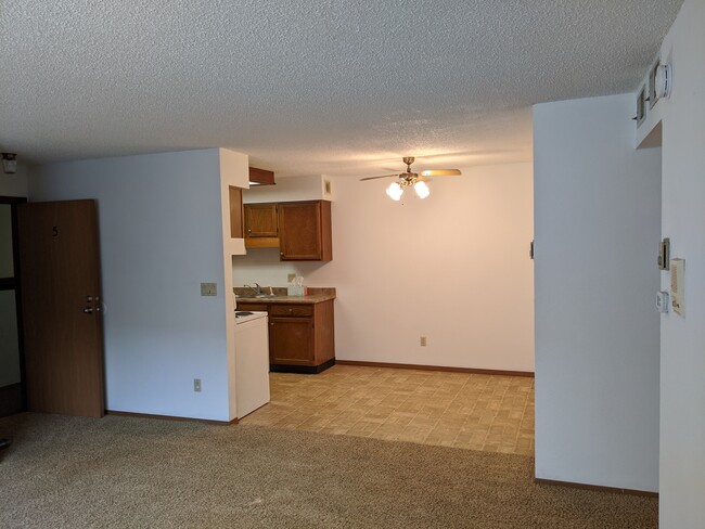 4731 S Baha Ave, Unit 1 in Sioux Falls, SD - Foto de edificio - Building Photo
