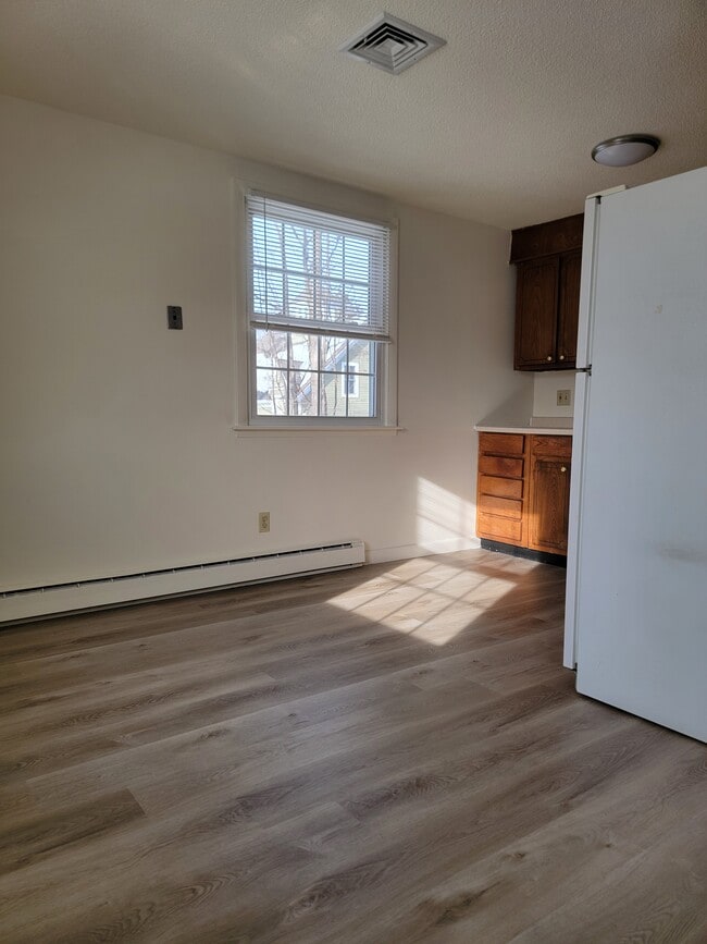 15 North St, Unit D#3 in Milford, NH - Building Photo - Building Photo