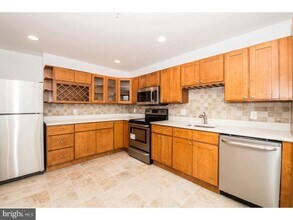 1807 Washington Ave in Philadelphia, PA - Building Photo - Building Photo