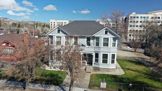 property at 405-407 W 5th St