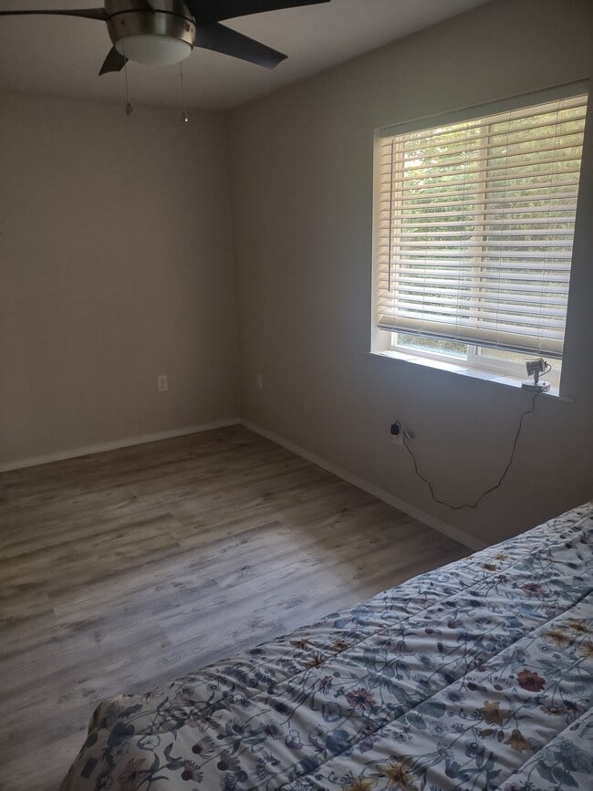 1450 Elk Valley Rd, Unit BigRoom in Crescent City, CA - Building Photo - Building Photo