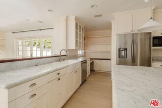 12111 Greenock Ln in Los Angeles, CA - Building Photo - Building Photo