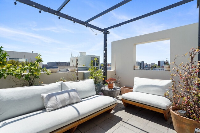 712 Bryant St, Unit 4 in San Francisco, CA - Building Photo - Building Photo
