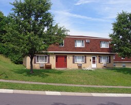 621 Cherry Hill Dr in Miamisburg, OH - Building Photo