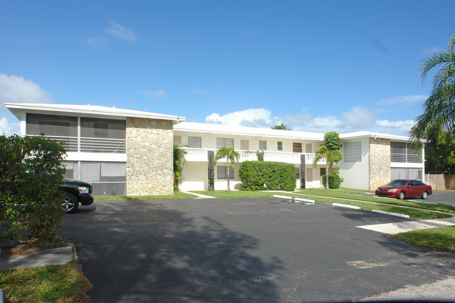 Beverly Boynton in Boynton Beach, FL - Building Photo - Building Photo