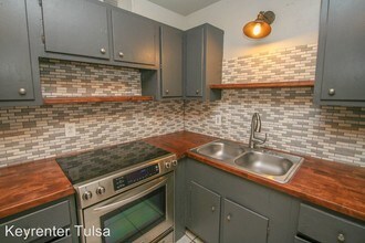 1310 N Irvington Ave in Tulsa, OK - Foto de edificio - Building Photo
