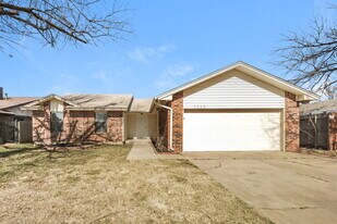 1353 Oswego Dr in Yukon, OK - Building Photo