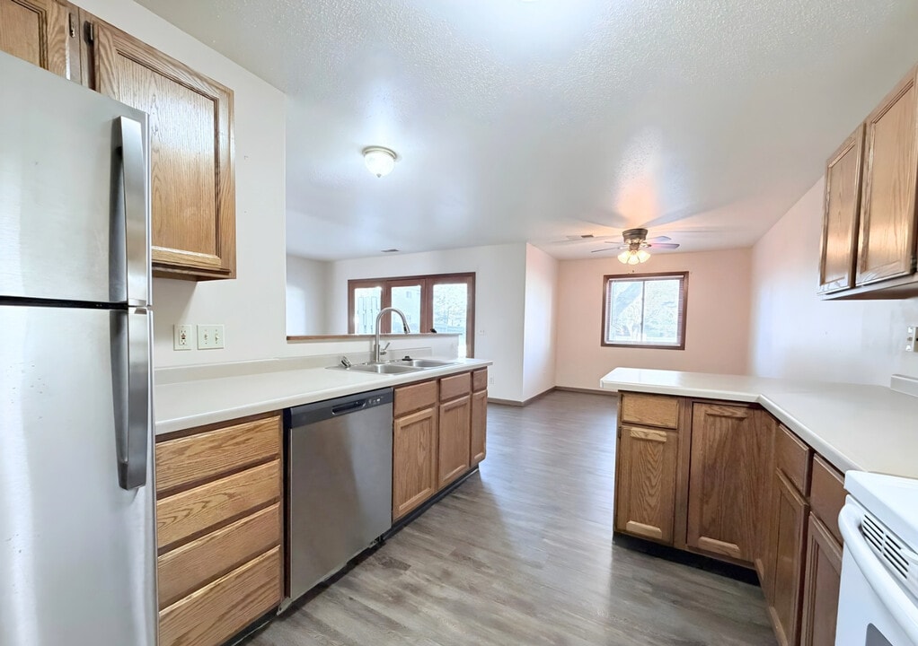 Courtyard Townhomes in Tomah, WI - Foto de edificio