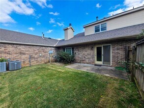 1020 W Cypress St in Rogers, AR - Building Photo - Building Photo