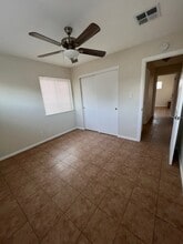 115 George Pl in Las Vegas, NV - Foto de edificio - Building Photo