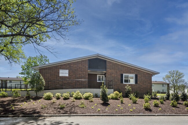Sumner Estates in Hendersonville, TN - Building Photo - Building Photo