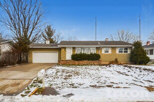 425 Artell Ave in Marengo, IL - Building Photo