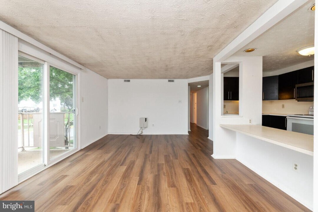 4400G Groombridge Way, Unit 4400G in Alexandria, VA - Building Photo
