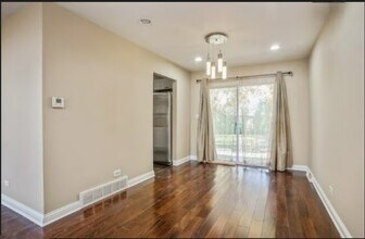 812 S School St in Lombard, IL - Foto de edificio - Building Photo